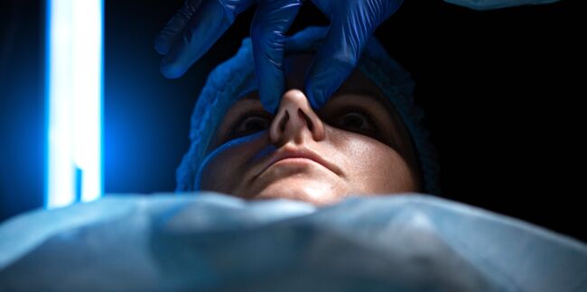 
Septoplastie : déroulement, complications, prix de l'opération de la déviation de la cloison nasale
