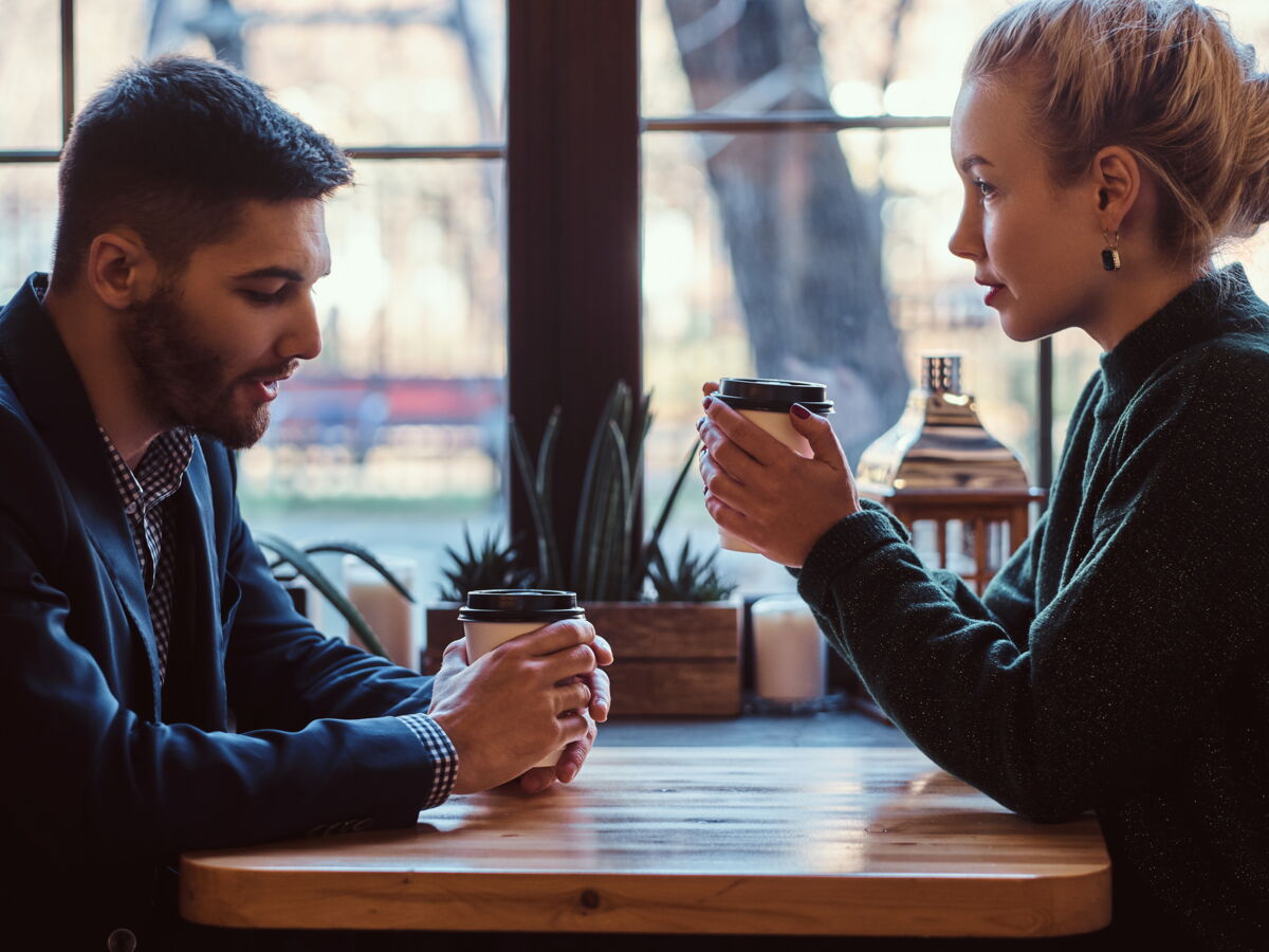 Premier Rendez Vous Amoureux 3 Attitudes Jugees Redhibitoires Par Les Celibataires Femme Actuelle Le Mag