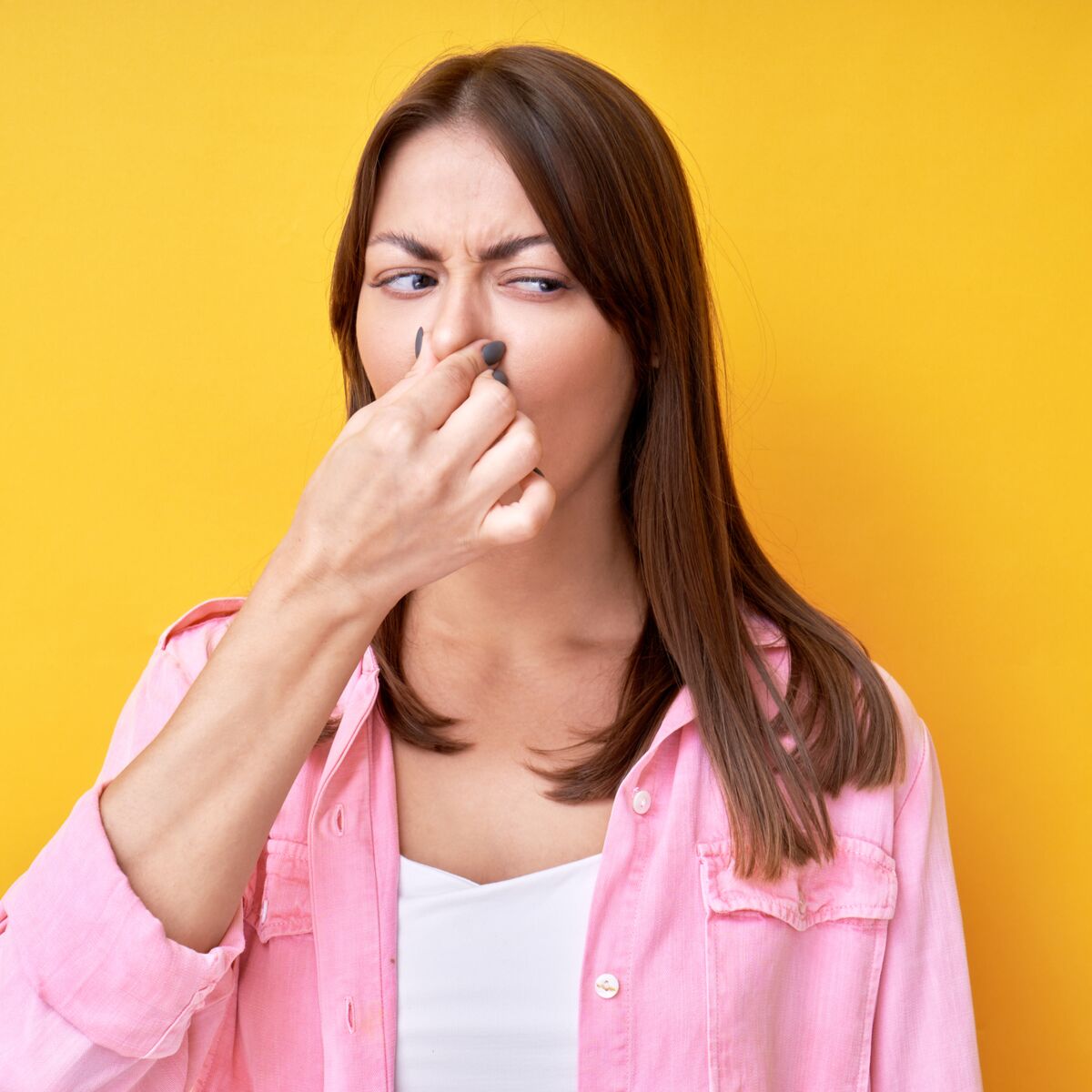 Mauvaise haleine : cinq conseils pour éliminer les odeurs et les maladies  des gencives de votre bouche - BBC News Afrique