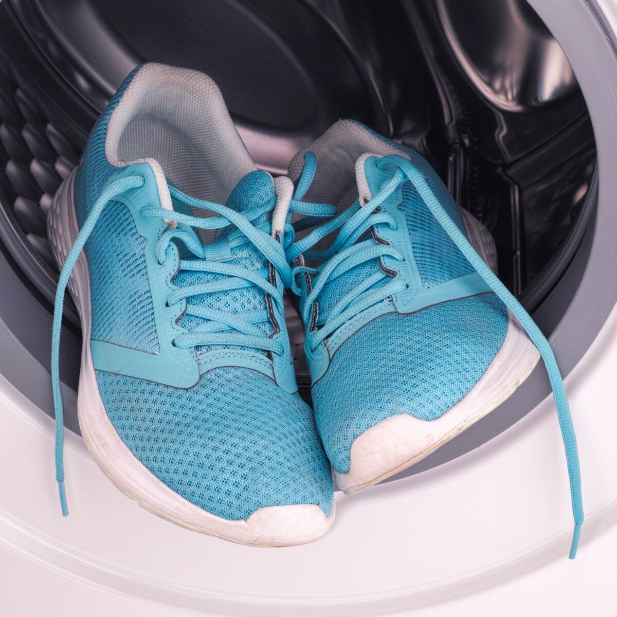 Les erreurs à ne plus faire pour bien laver ses chaussures au lave linge :  Femme Actuelle Le MAG