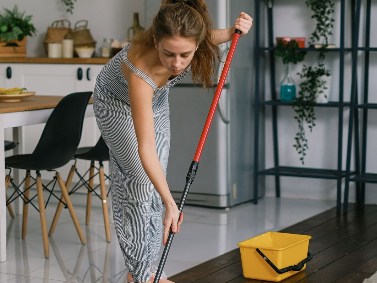 Comment nettoyer les joints de carrelage au sol ? : Femme Actuelle Le MAG