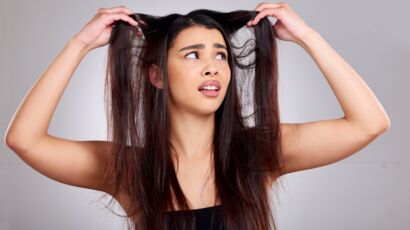 3 erreurs que l'on fait toutes quand on se brosse les cheveux : Femme  Actuelle Le MAG