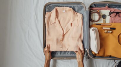 Comment faire entrer plus d'affaires dans votre bagage à main - astuces  pour organiser votre valise - Saketos Blog
