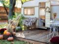 Puis-je installer un camping-car ou une caravane dans mon jardin ?