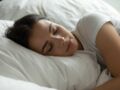 Canicule : un expert révèle ses astuces étonnantes pour mieux dormir quand il fait chaud