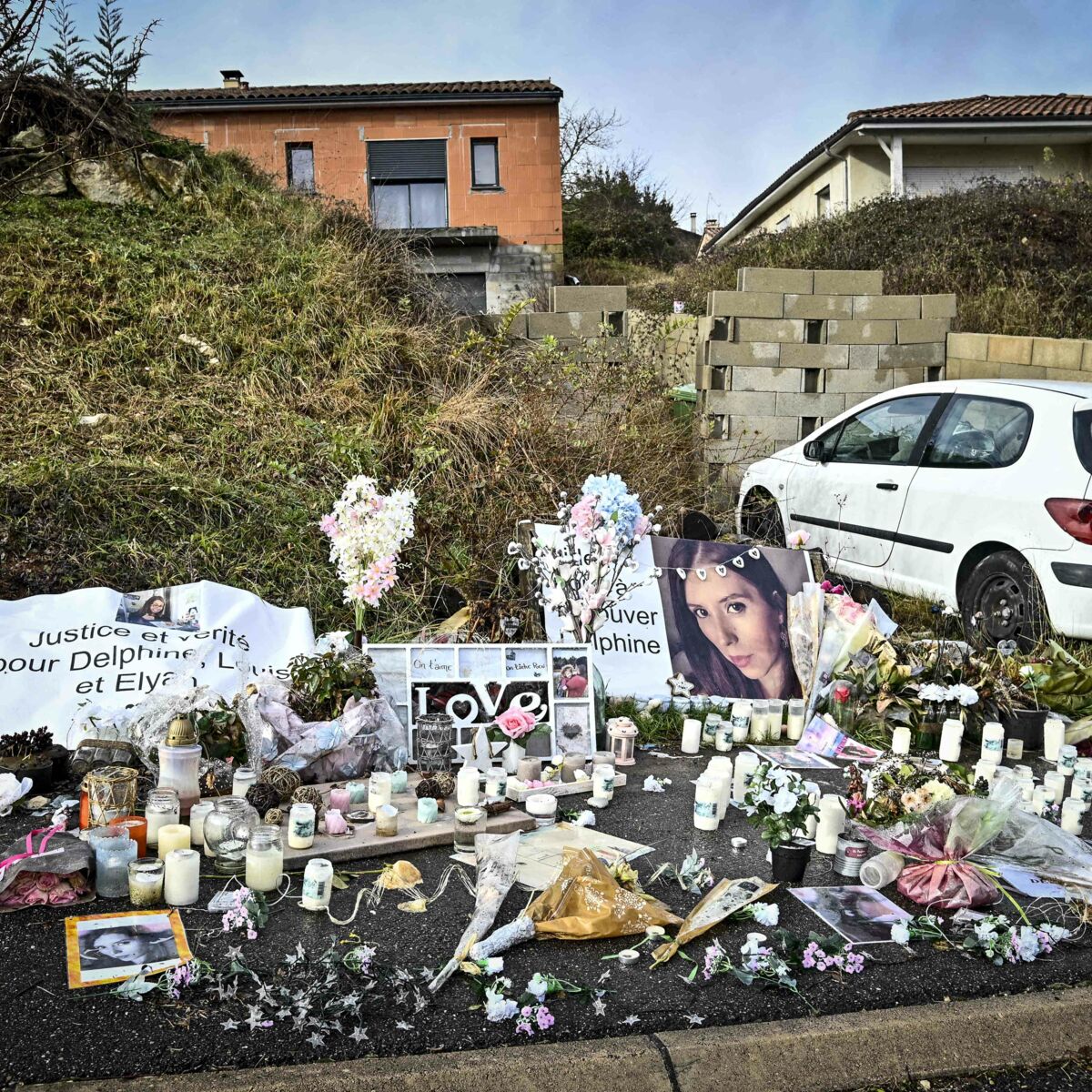 Le Corps De Delphine Jubillar Retrouve Affaire Jubillar : neuf tombes ouvertes dans un cimetière pour tenter de retrouver  le corps de Delphine : Femme Actuelle Le MAG