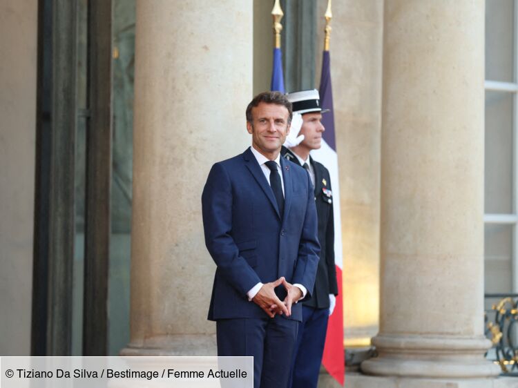 Emmanuel Macron en vacances : il opte pour une style très décontracté