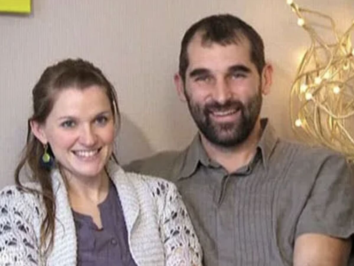 Loic Et Stephanie L Amour Est Dans Le Pré