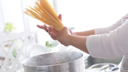 3 astuces toutes simples pour éviter que les pâtes collent dans la casserole  : Femme Actuelle Le MAG