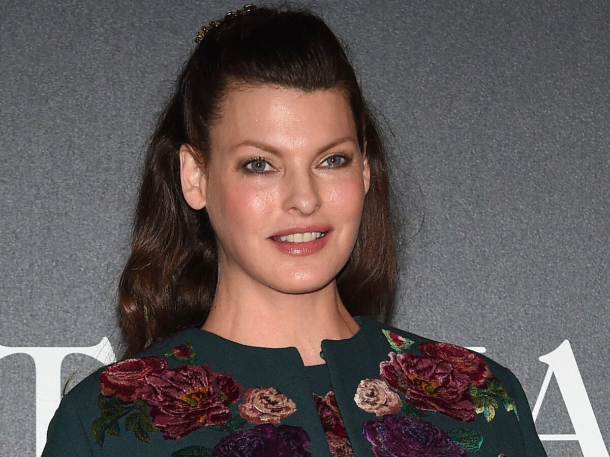 Mannequin Defiguree Par La Chirurgie Esthetique Linda Evangelista : après sa chirurgie "ratée", la mannequin star remonte  sur les podiums : Femme Actuelle Le MAG