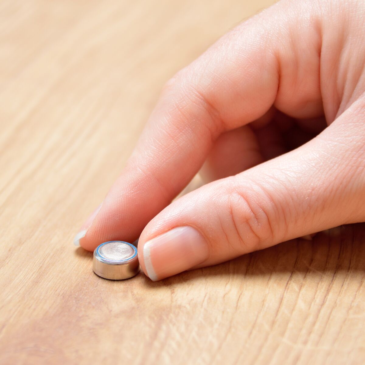 Le danger très sérieux des piles boutons pour les enfants