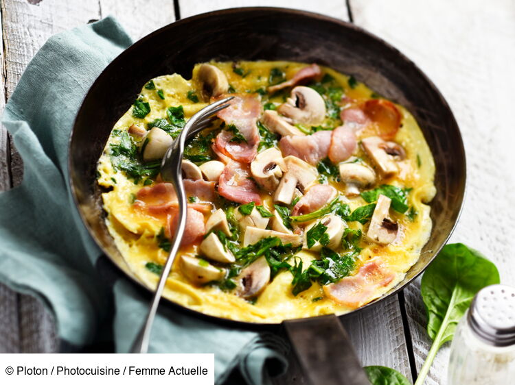 Omelette aux champignons de Paris, poitrine de porc et épinards facile et rapide découvrez les