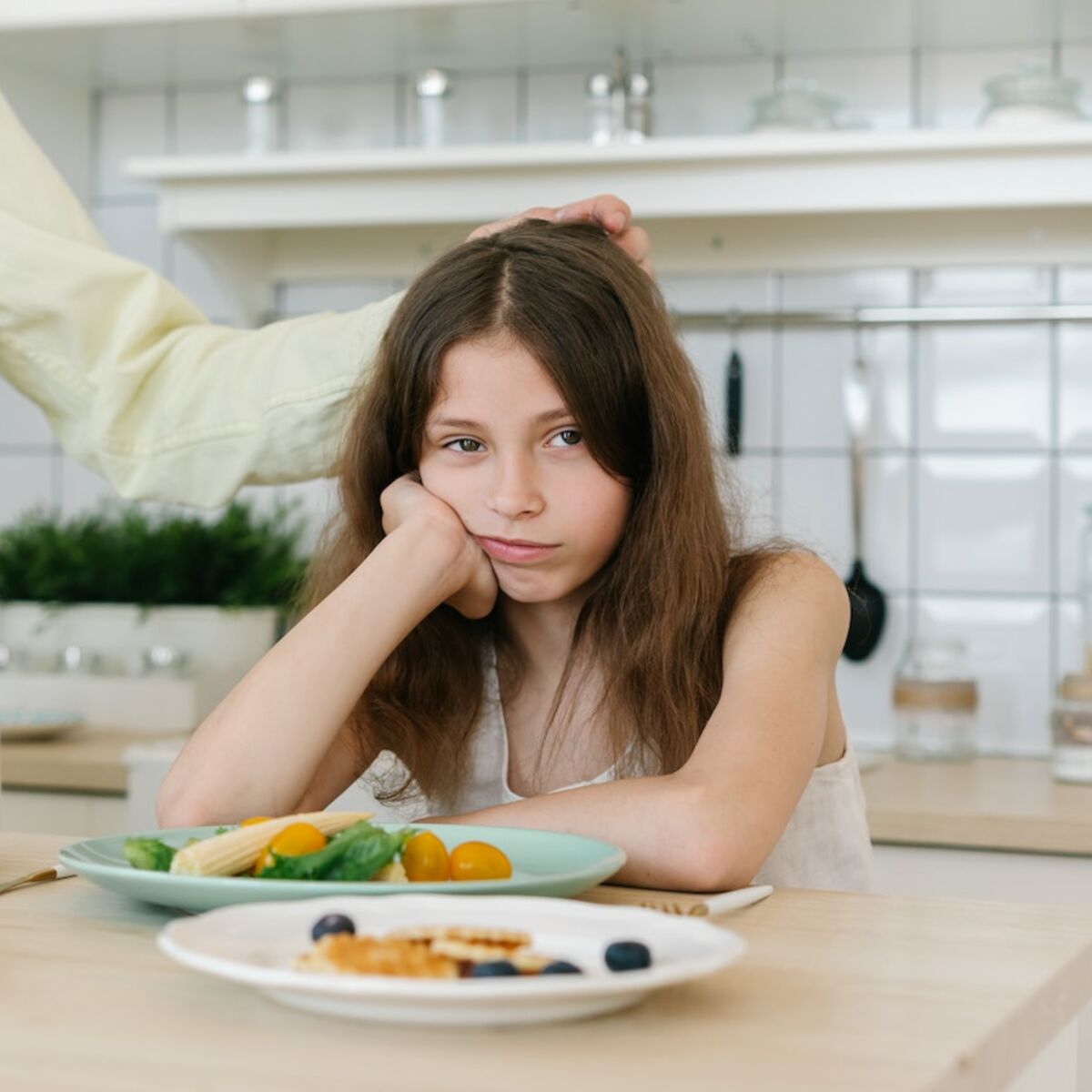 Enfant qui mange trop : symptômes, traitement, définition 