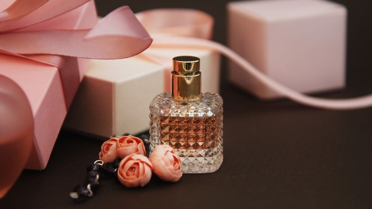 Saint-Valentin 2023 : comment choisir le bon parfum à offrir ? : Femme  Actuelle Le MAG