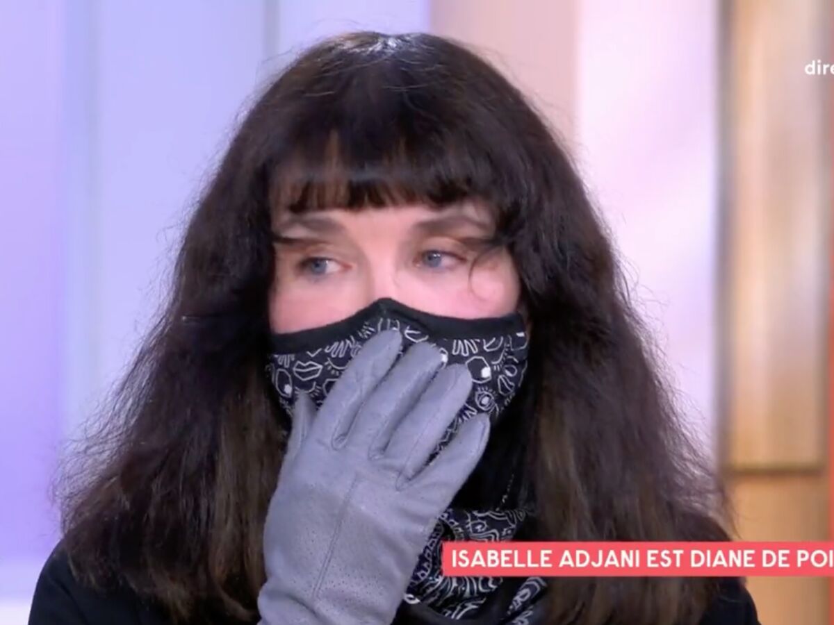 "Cortisonée, codéinée" : Isabelle Adjani, gantée et masquée, apparaît en mauvaise santé sur le plateau de "C à vous"