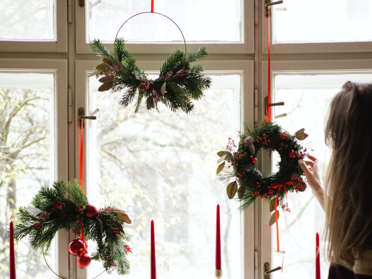 Décorations de fenêtre de Noël éclairées, alimentées fenêtre de