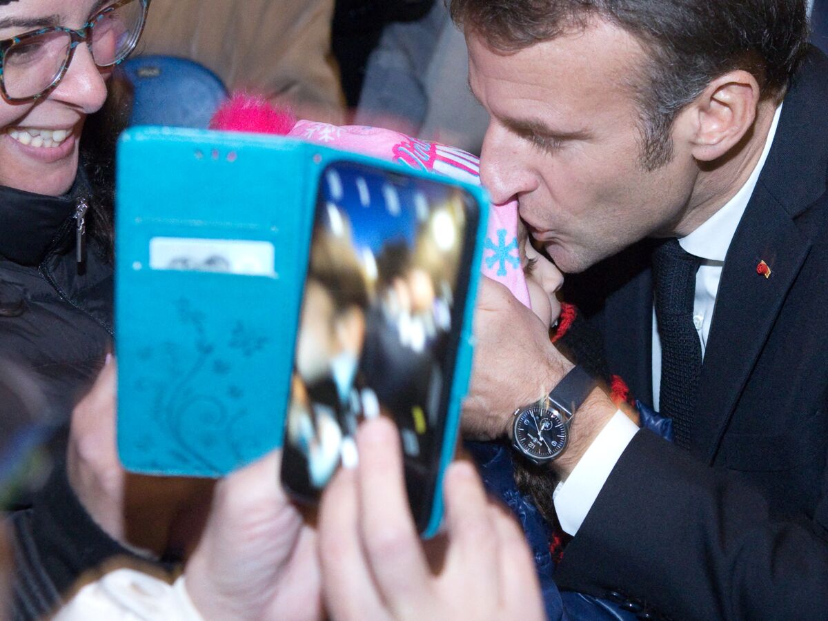 Ce photomontage montrant Brigitte Macron avec un masque Louis