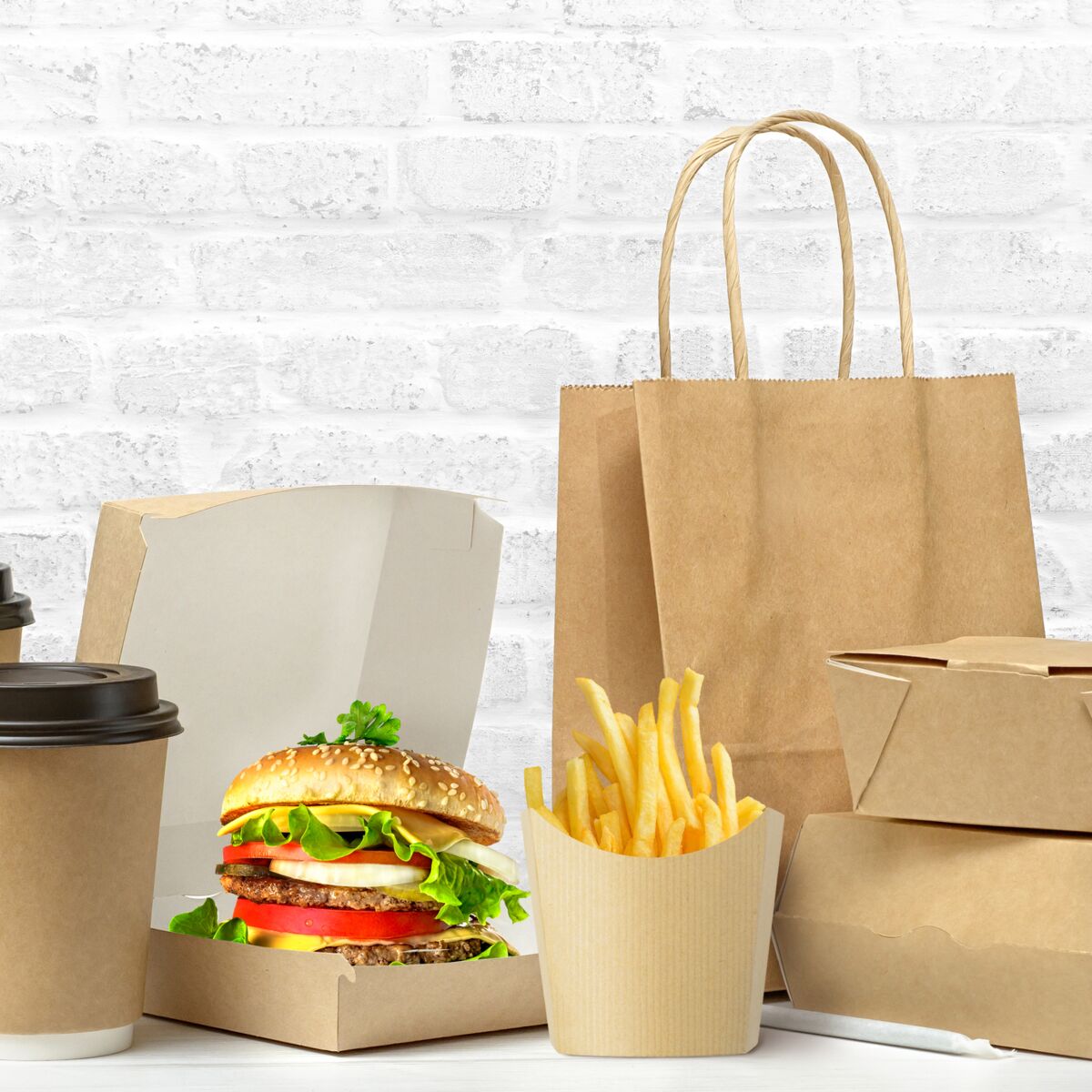 2023 : place à la vaisselle réutilisable dans les fast-foods !