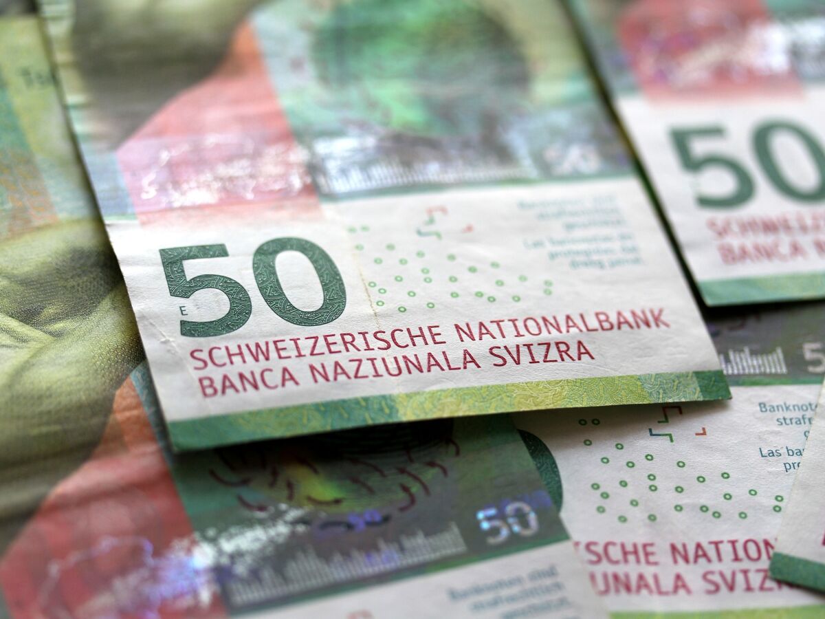 Suisse : un vieil homme muet perd 20.000 francs, un couple lui rend