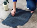 4 astuces pour bien nettoyer les tapis de sa voiture