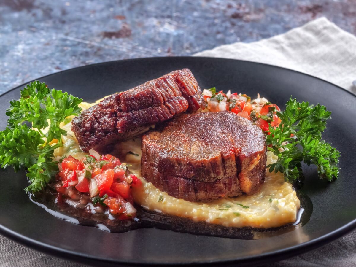 Cyril Lignac : sa recette festive du tournedos de bœuf, foie gras poêlé ...