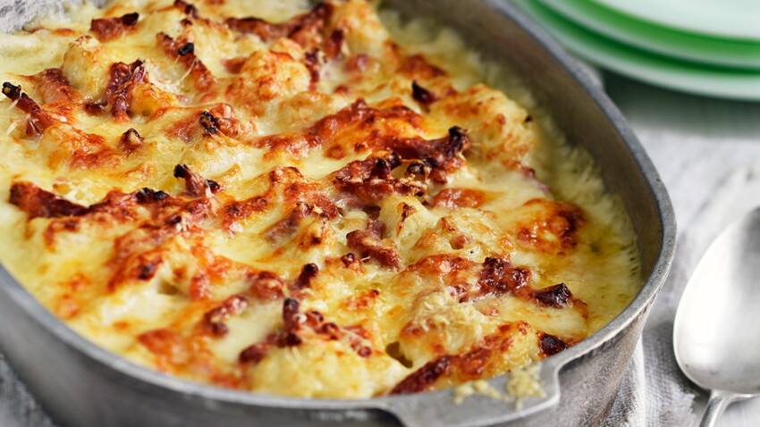 Gratin de chou-fleur aux lardons et comté facile et rapide : découvrez