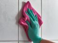 Joints de salle de bains : cet objet du quotidien qui permet de les nettoyer en profondeur