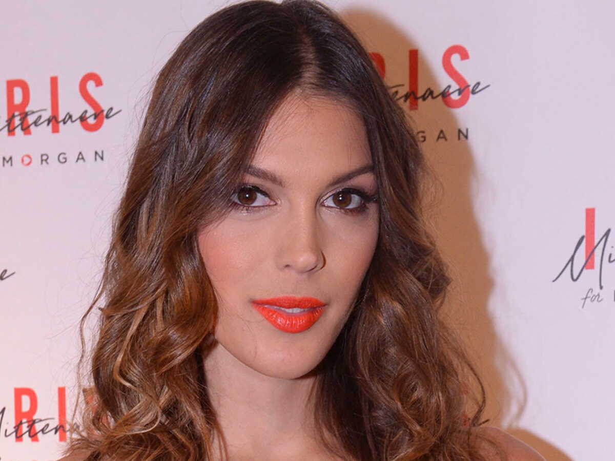 Iris Mittenaere ultra canon en maillot de bain une pièce "cut out" et