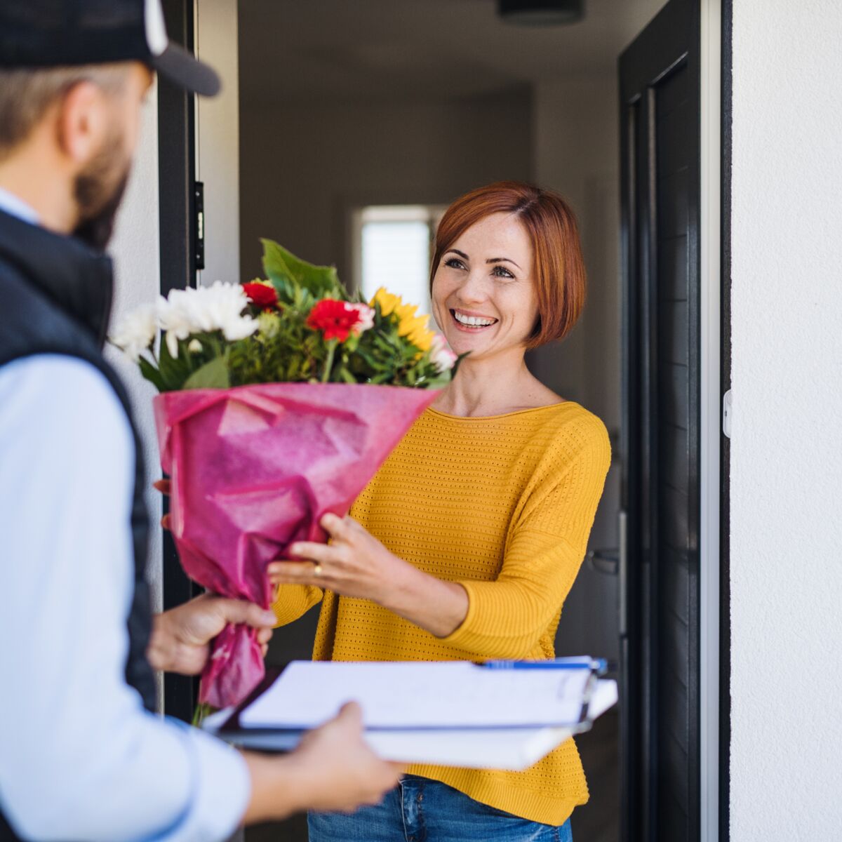 Saint-Valentin 2023 : 3 arnaques à éviter lorsque l'on fait livrer des  fleurs à domicile : Femme Actuelle Le MAG