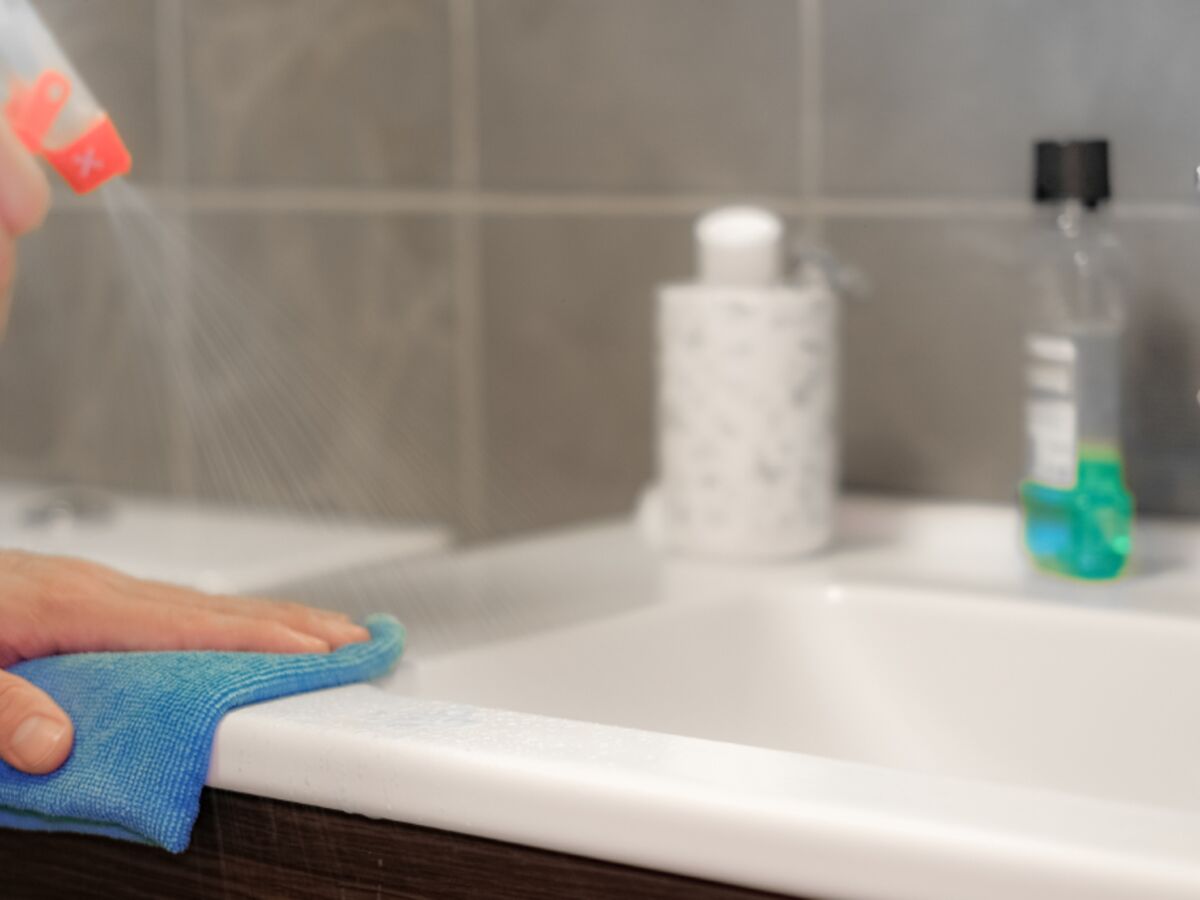 5 produits d'entretien sains et efficaces pour nettoyer sa salle de bain :  Femme Actuelle Le MAG