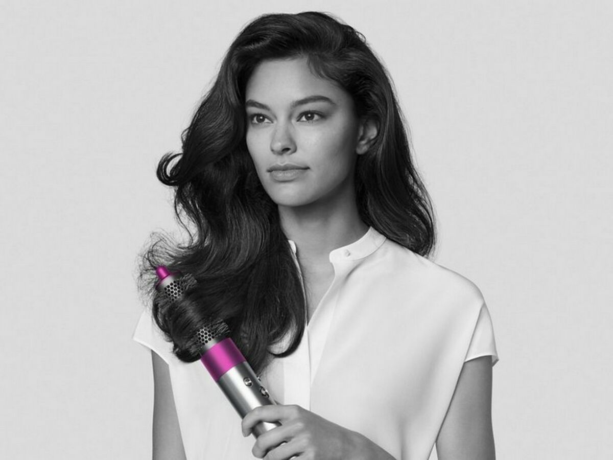 Dyson Airwrap : découvrez l'astuce pour saisir l'accessoire pour cheveux  ultra tendance à prix réduit : Femme Actuelle Le MAG