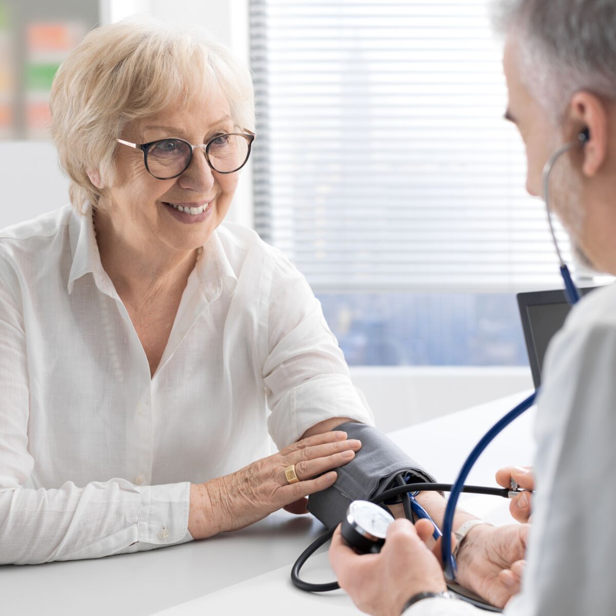 Hypertension artérielle: le bénéfice d'une thérapie par ultrasons