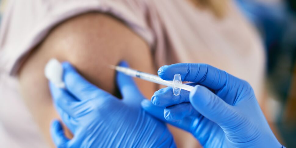 Vaccination hépatite B : quand se faire vacciner à l'âge adulte ?