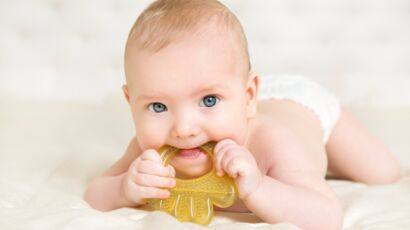 Poussées dentaires : pourquoi il faut éviter le collier d'ambre chez bébé :  Femme Actuelle Le MAG