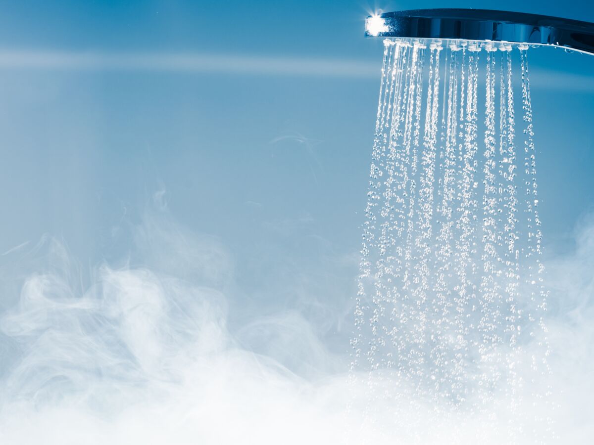 Pourquoi faut-il éviter l'eau trop chaude sous la douche ?