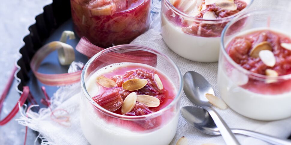 Panna cotta à la compotée de rhubarbe rapide : découvrez les recettes ...