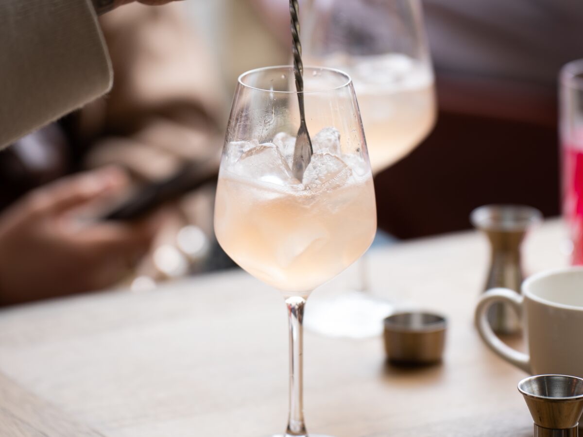 4 boissons avec et sans alcool pour remplir sa fontaine à cocktails : Femme  Actuelle Le MAG