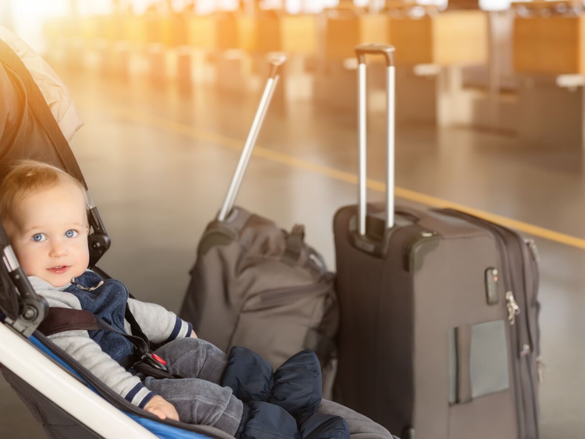 10 informations pratiques à connaître pour voyager sereinement avec un bébé  : Femme Actuelle Le MAG
