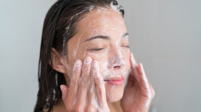 Découvrez cette façon surprenante d'utiliser son nettoyant visage pour  avoir une belle peau, selon un expert