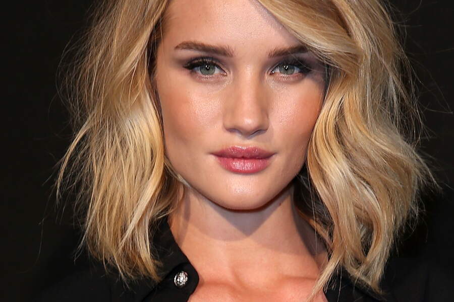 20 inspirations de coupes pour cheveux mi-longs en 2023 - Femme Actuelle