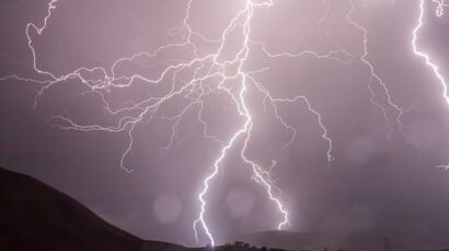 Alerte météo tempête Ciaran : des vents violents jusqu'à 150 km/h sur  l'ouest du pays, plusieurs départements en vigilance orange : Femme  Actuelle Le MAG