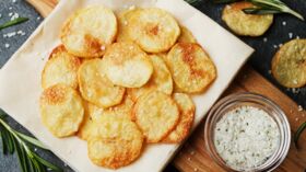Chips de betterave au four - fait maison sans friteuse - Recettes de  cuisine Ôdélices
