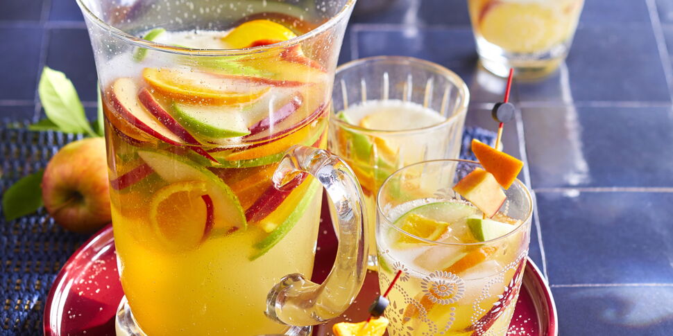 Sangria pétillante à la pomme rapide : découvrez les recettes de