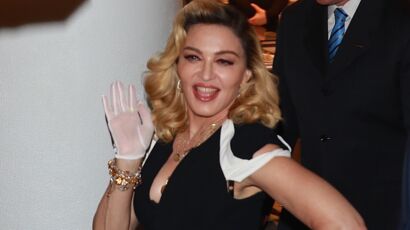 Madonna méconnaissable : cheveux roses, résille et corset lingerie, elle  surprend les internautes : Femme Actuelle Le MAG