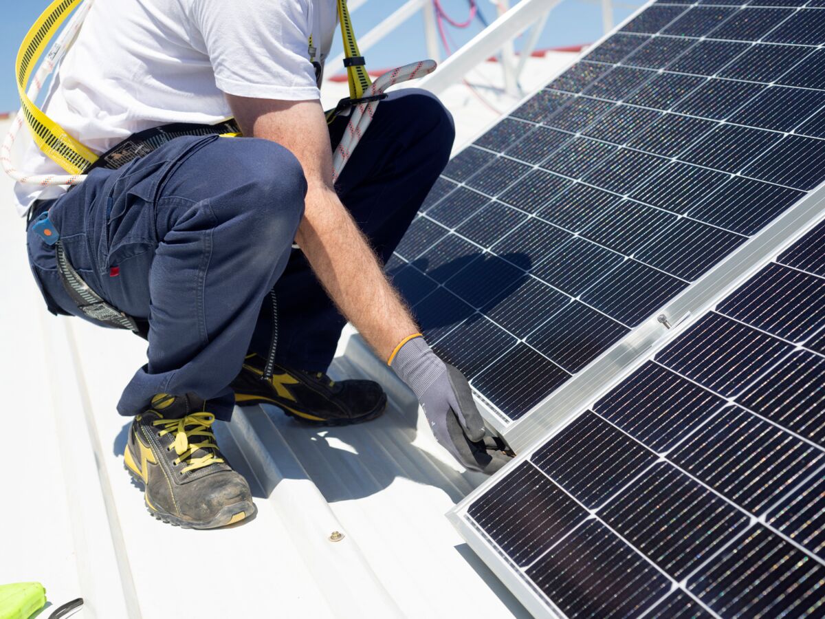 Installation de panneaux solaires : vous avez droit à des aides !