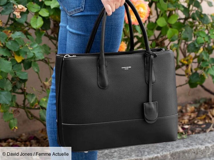 Ce grand sac à main noir minimaliste sera parfait pour aller au