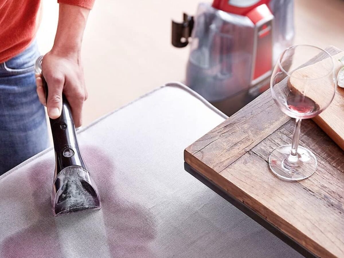 Ce nettoyeur Bissel en vente flash chez  vous permettra de nettoyer  votre canapé, votre tapis, votre voiture : Femme Actuelle Le MAG
