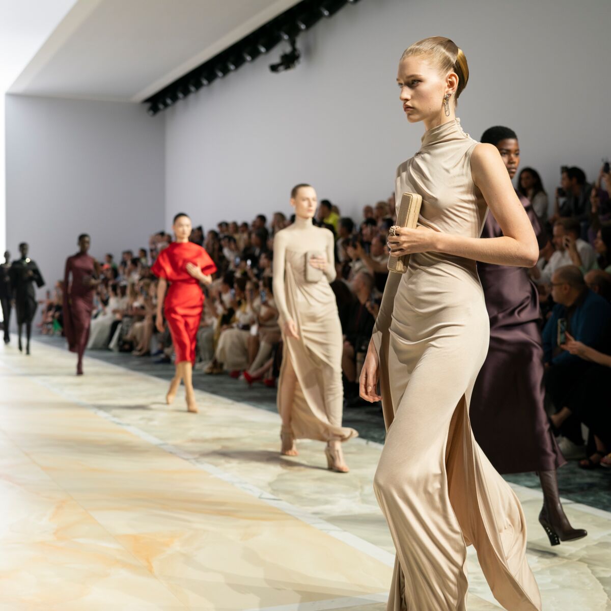 Tendances Sacs à Main Automne Hiver 2023 2024 - Défilés de Mode Fashion  Weeks