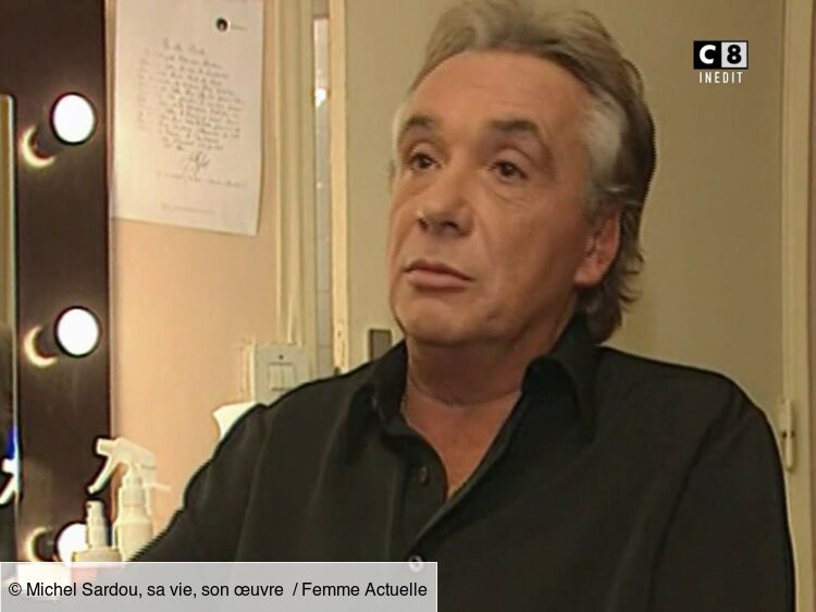 Michel Sardou, "livré à lui-même" : le chanteur se confie sur l’absence de ses parents