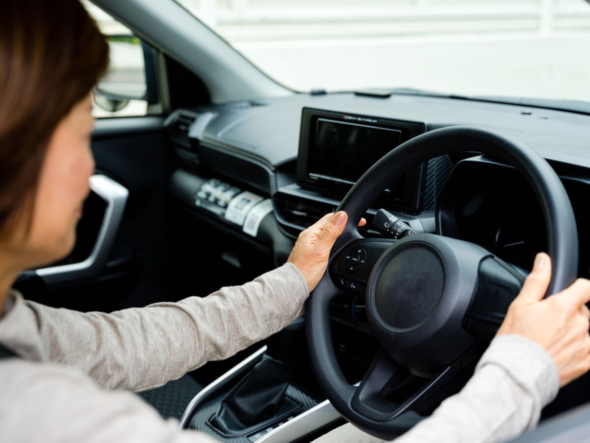 Les accessoires à avoir dans votre voiture pour une conduite sécurisée et  confortable